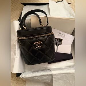 New Authentic Chanel Quilted Lambskin Trendy CC Vanity Case